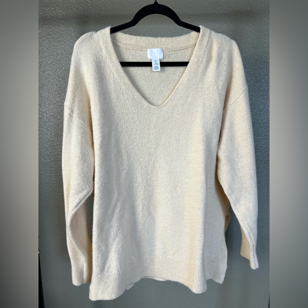 H&M Women's Butter Yellow V-Neck Sweater